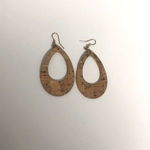 Gold distressed earrings w/ wood look
